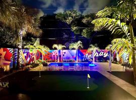 Exclusive Oasis, Exotic Pool & Miami Inspired Art, hotel in Delray Beach