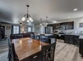 Hilltop Family Home w Game Room