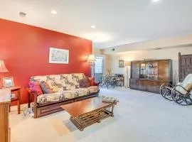 Walk to Parks and Dining Quaint Alexandria Condo!