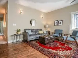 Stylish and comfy 2BR condo near Hot Springs