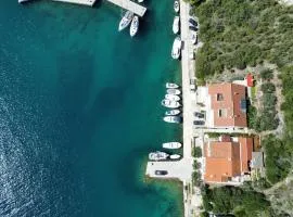 Double Room Zaglav 8144a