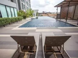 5 minutes to Suthisan MRT Station