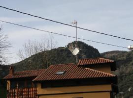 Ca María Fayas, country house in Proaza