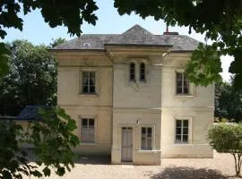 La maison de Léonard, Aux grilles du Château de Saint-Aignan, à 2km de Beauval
