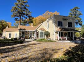 Moore's Old Pine Inn, pousada em Marysvale