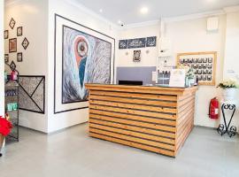 Pine Lodge BY EVR Previously YSS indrawasih, motel in Perai