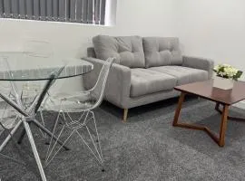 1 Bed Flat - Sleeps 2 - Parking - Wifi