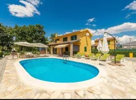 Ferienhaus Sonnenliebe mit Pool bei Zadar