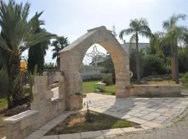Marlù Luxury Rooms Pool and Garden