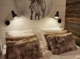 Apartment Suutarintie - Authentic Lappish experience by the River, hotel golf di Rovaniemi