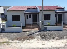Casa 70mt2 Mobiliada Centro Gaivota 400mt do Mar Wifi TV Smart