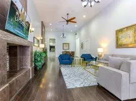 Spacious 3BR Condo Close to French Quarter