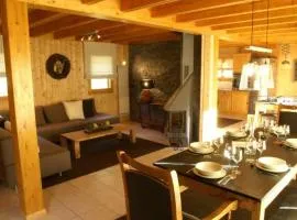 Chalet de luxe 9 pers. avec cheminée, proche télécabines, Wi-Fi, équipements complets et terrasse - FR-1-676-87