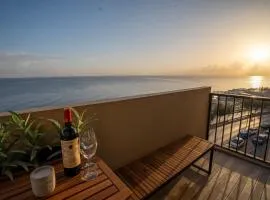 Sea Front 3 Bedroom Apartment with PS5