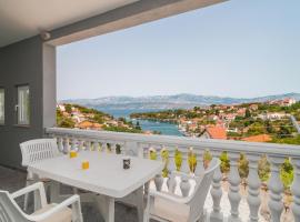 Amazing Apartment In Supetar-Splitska