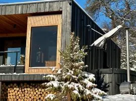 Black Deer - z Sauną na Tarasie, Jacuzzi i Widokiem na Góry - by Deer Hills Luxury Apartments