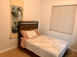 Fort Lauderdale Oasis private rooms in shared house, khách sạn ở Fort Lauderdale