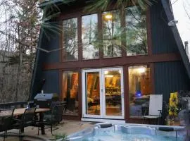 Luxury Chalet - 1 mile to Hunter Ski Resort- Hot Tub - Pets stay free