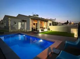Casa en L Escala con piscina y WIFI free