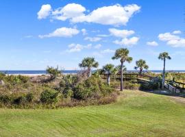 Lighthouse Point Rental 27A, hotel con estacionamiento en Tybee Island