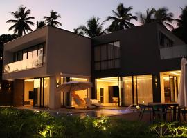 Morro de S&atilde;o Paulo Casa 4&deg; Praia de luxo, hotel with parking in Gamboa