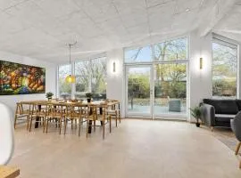Stunning Home In Rudkøbing With Jacuzzi