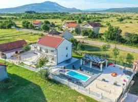 6 Bedroom Gorgeous Home In Drnis
