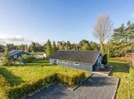Gorgeous Home In Væggerløse With Sauna