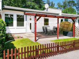 2 Bedroom Amazing Home In Middelhagen, hotelli kohteessa Alt Reddevitz