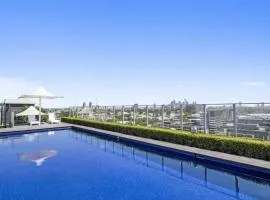 Sydney resort style condo 3 pools