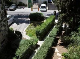 Colony Suites- Hananya St.