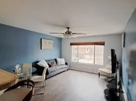 2bdr Bluff Heights Condo walking distance to beach