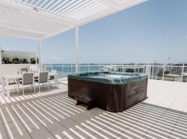 Aquavista Penthouse - Stunning 180 Views, hotel in Maroochydore