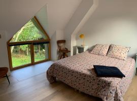 Chez Cedric & Emmanuelle, ξενοδοχείο σε Plonéour-Lanvern