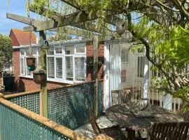 Shoreline hideaway - next to the beach
