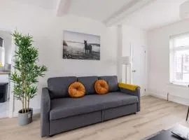 Free Parking - 4 Bedroom House