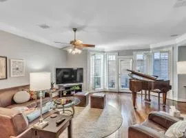 Spacious Urban Uptown Retreat townhouse