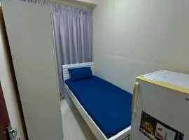 شقة شيرنج شباب فقط في الشارقة