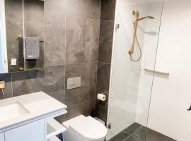 City-Self check in-Parking-Pool, pet-friendly hotel in Canberra