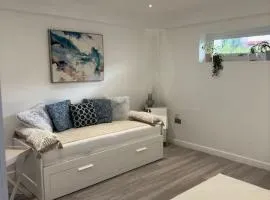 Devonshire - 1 Bedroom Apartment with Full Amenities