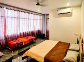 Aathangarai residences A scenic view of river, готель у місті Virkudi