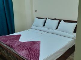 Osiris Guest House, hotel com estacionamento em Abu Simbel