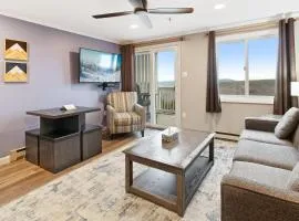 ML288 New Deck Great Views EZ Parking WiFi Retreat