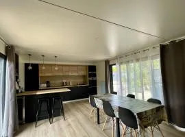 Modern and cosy ecolodge, shared heated pool, Les Mathes