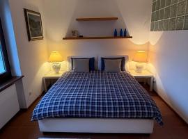 2 bedroom apt near Como lake, khách sạn gia đình ở Morbio Inferiore