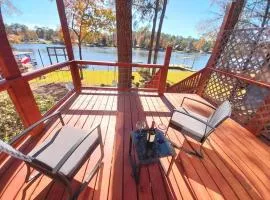 Newly Remodeled Lakehouse on Private Lake sleeps 8
