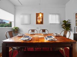 Whimsical Berkeley Bungalow，位于丹佛的酒店