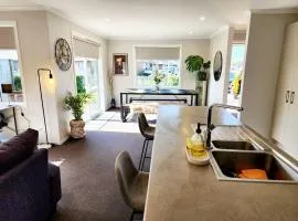 Stylish Fresh Haven for up to 8 guests