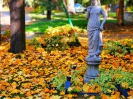 Cottage like home in Toronto