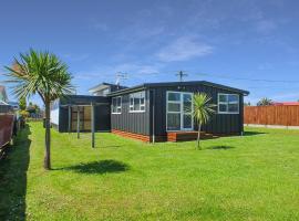 Snapper Bach - Foxton Beach Holiday Home, hotel a Foxton